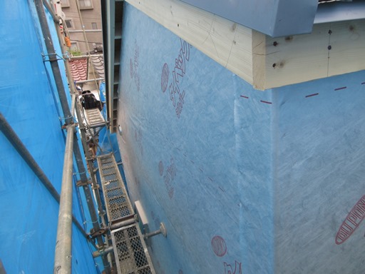 外壁防水紙貼り及び屋根工事