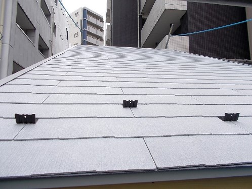 屋根遮熱コロニアル葺き及び雪止め付き 
